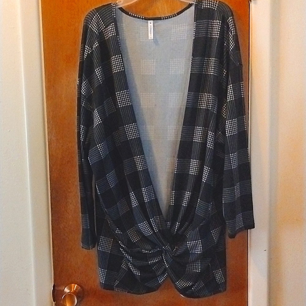 Piphany USA Sz.4  Opened Chest Knotted Bottom Cardigan Buffalo Check